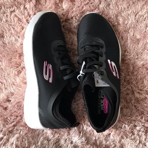 SOLD 🆕Sketchers Memory Foam Shoes 👟 🆕